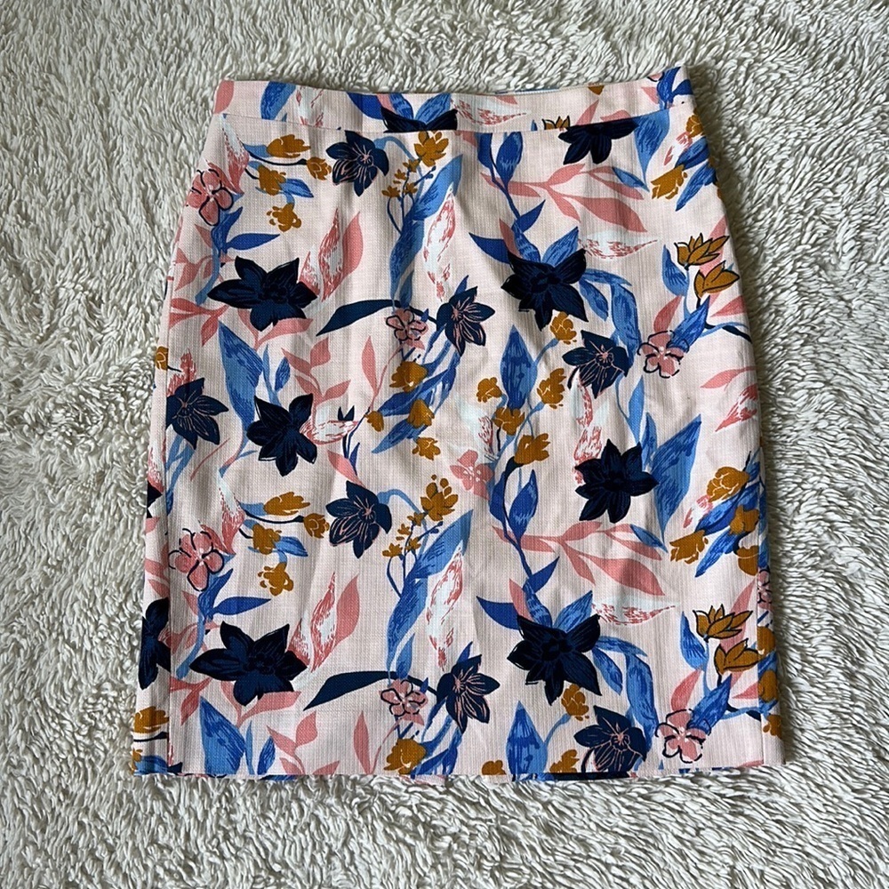J Crew Skirt Womens Pencil Subtle Pink Base Floral Pattern size 8